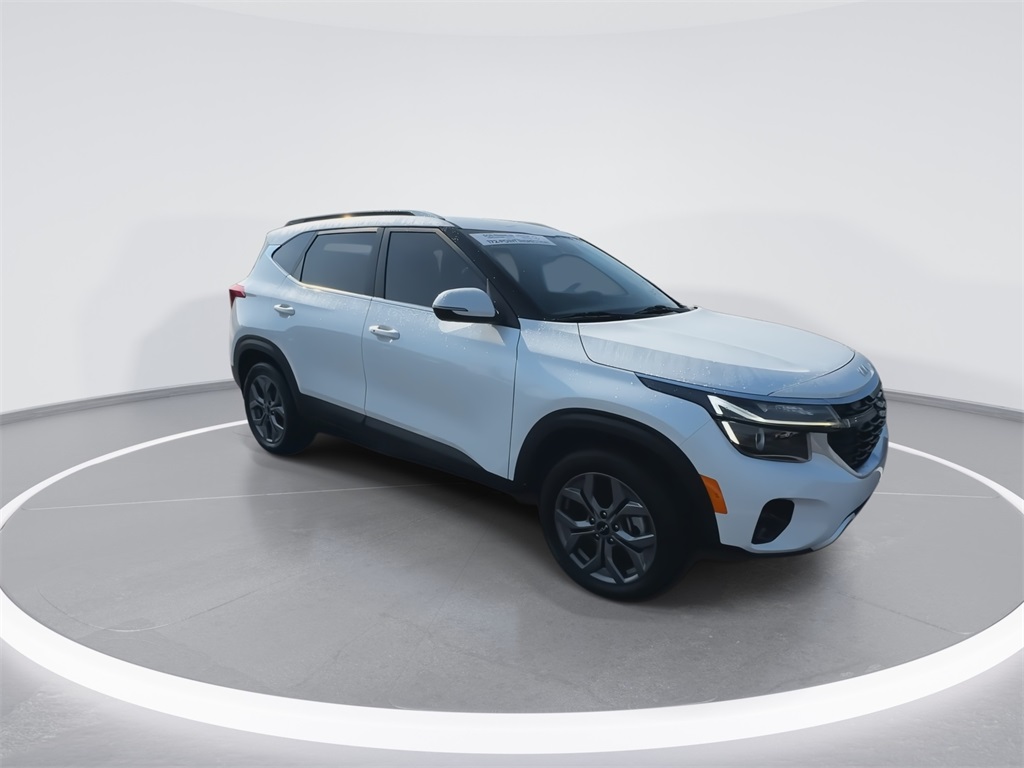 2024 Kia Seltos S photo 2
