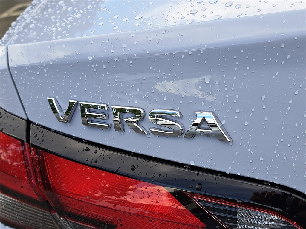 2025 Nissan Versa 1.6 SV photo 9