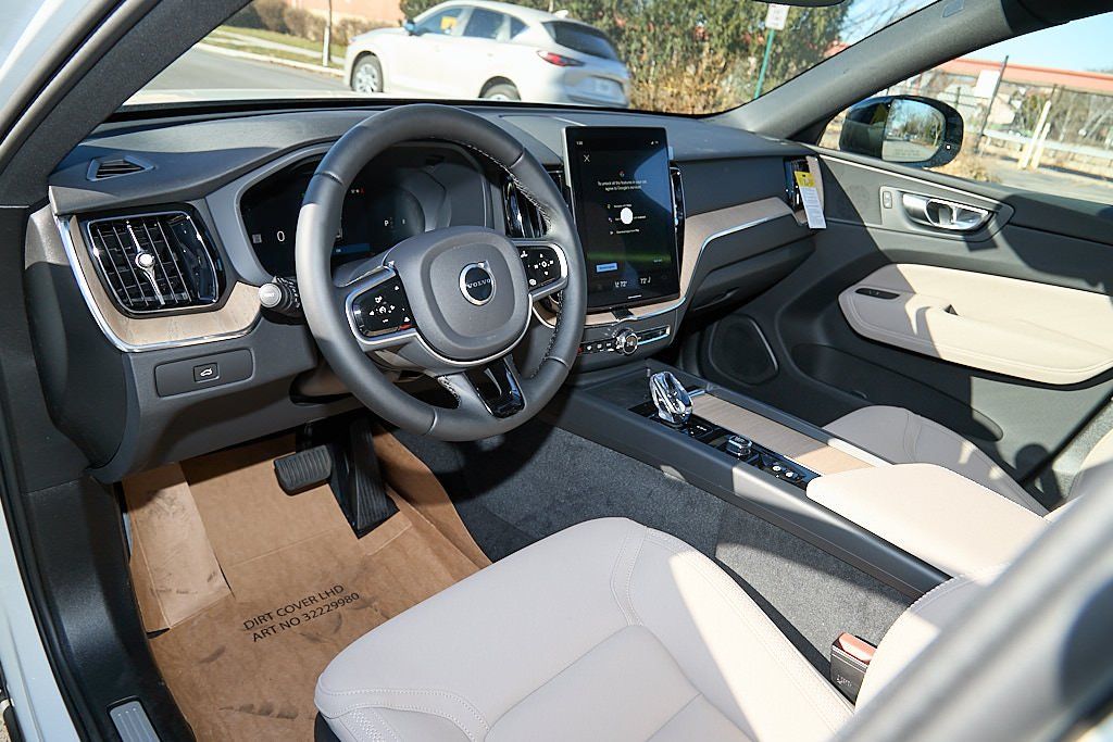 2026 VOLVO XC60 - Image 10