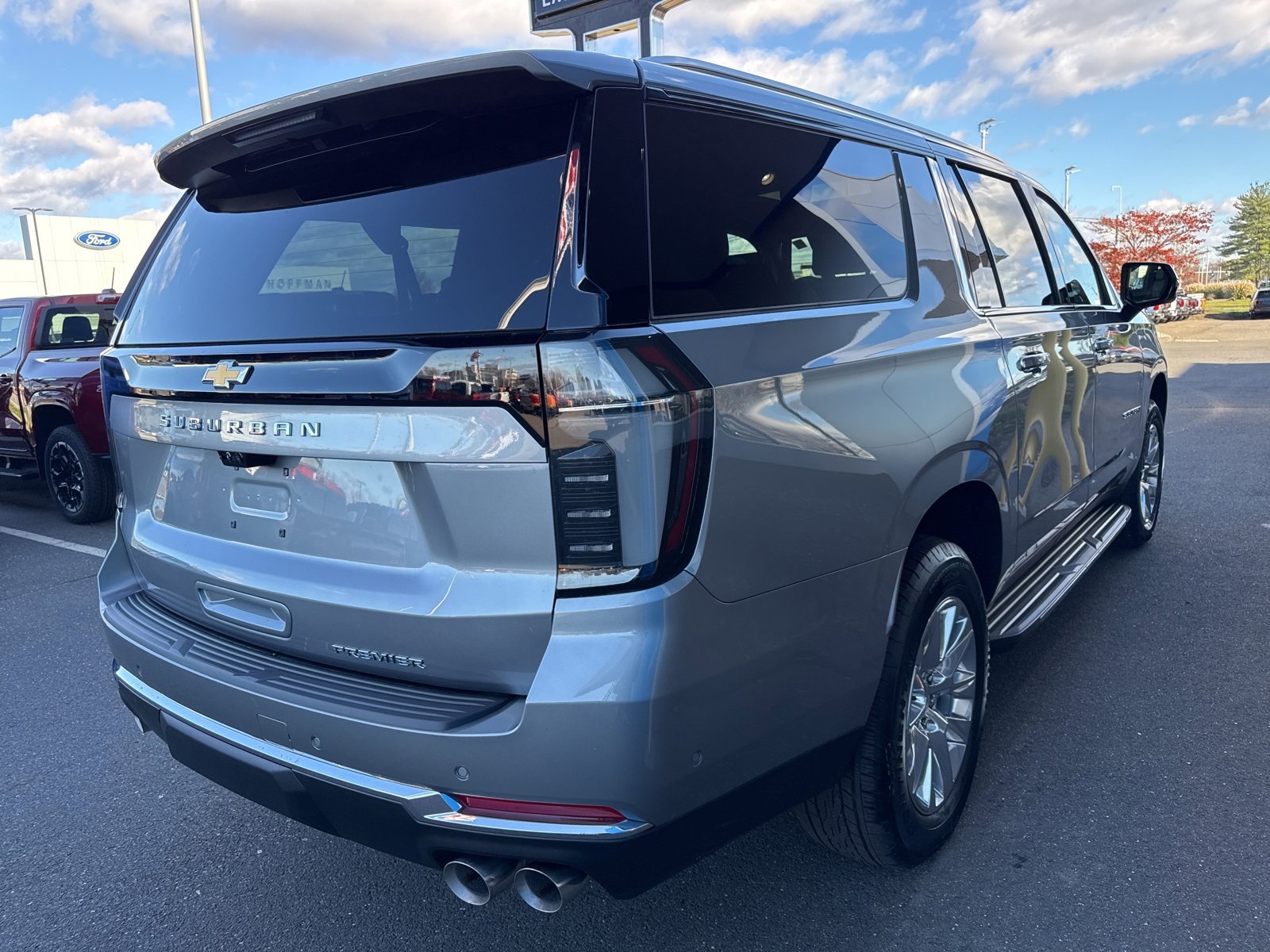 2025 Chevrolet Suburban Premier photo 4
