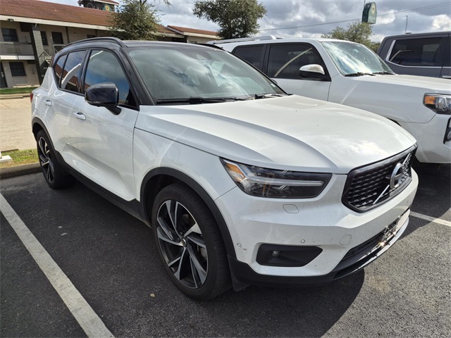 2021 Volvo XC40 R-Design's photo