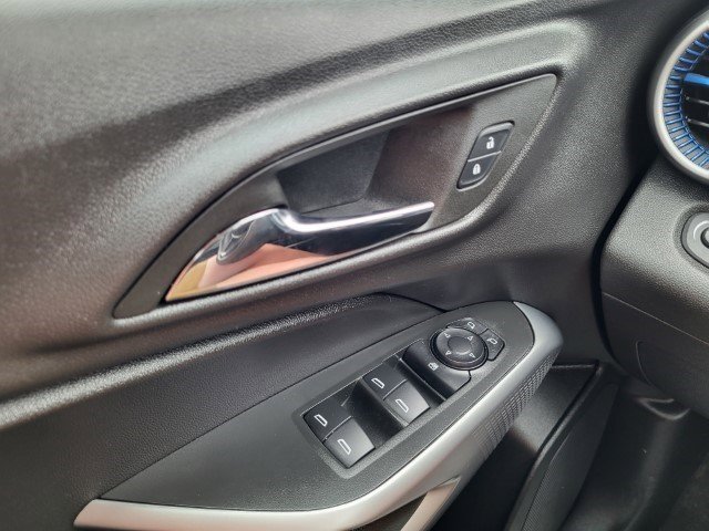 2025 Chevrolet Trax LS photo 21