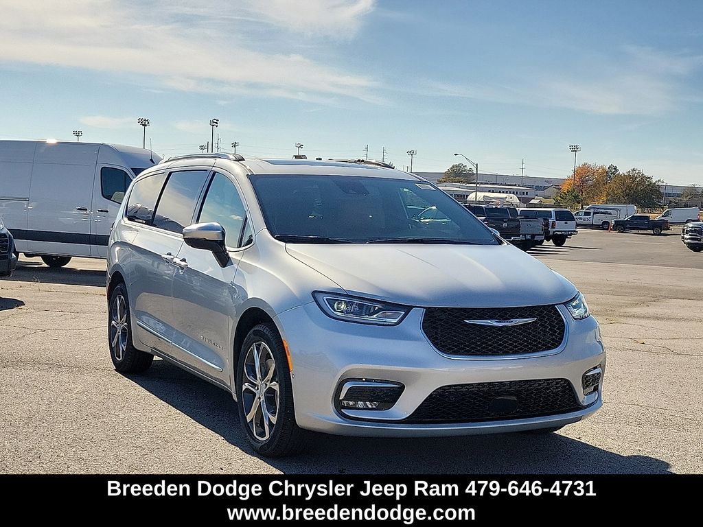2026 Chrysler Pacifica Pinnacle's photo