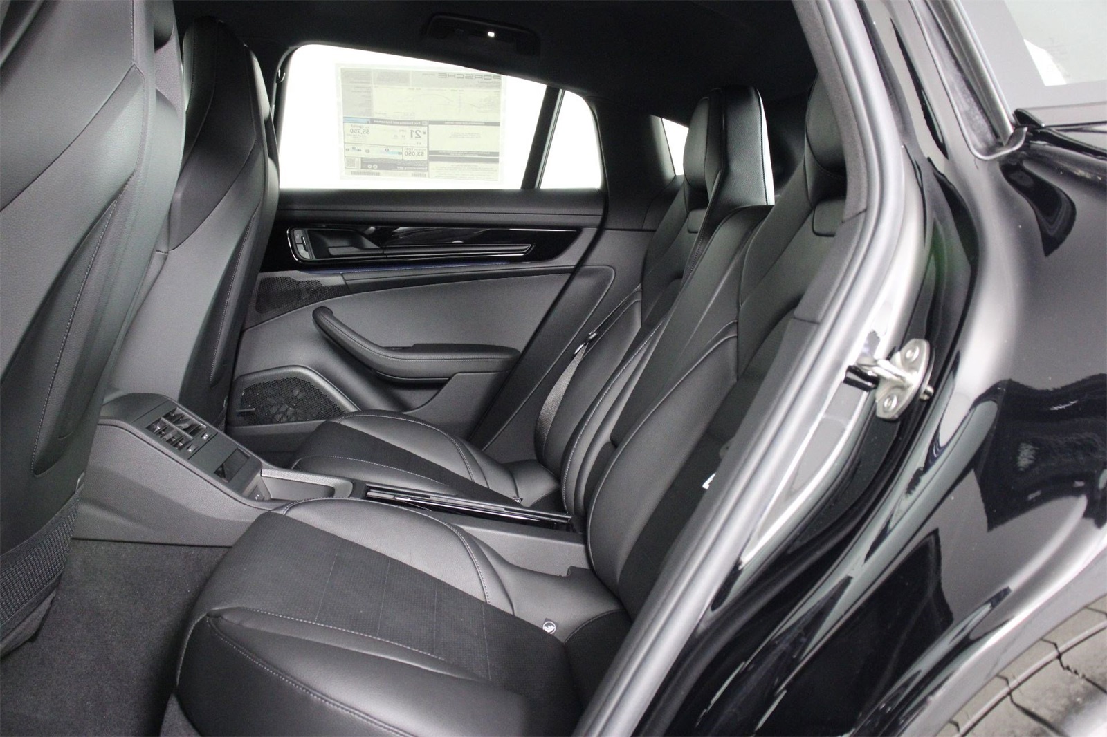 2025 Porsche Panamera 4 photo 17