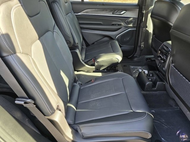 2025 Jeep Grand Cherokee Overland photo 25