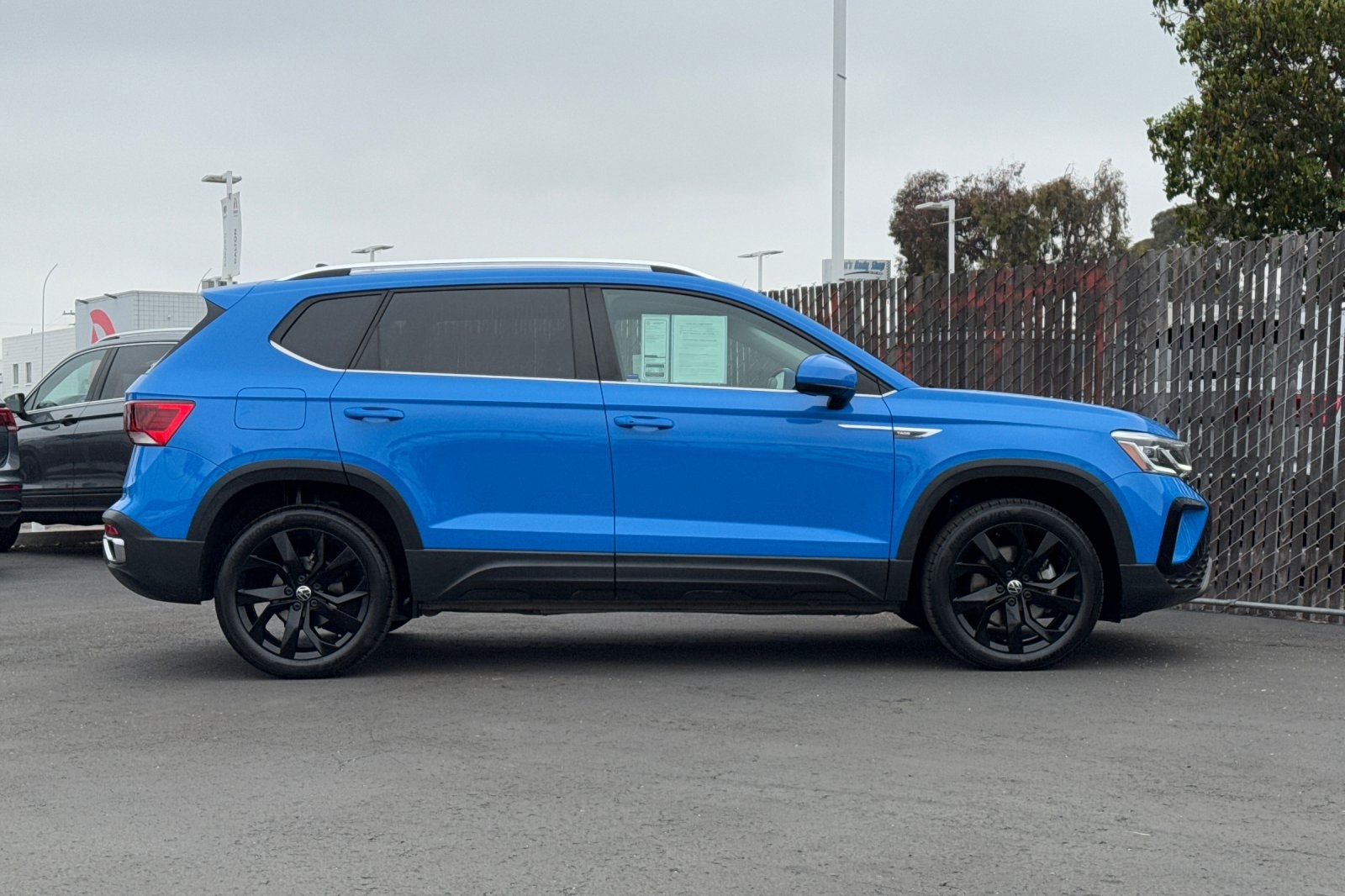 2022 Volkswagen Taos SEL photo 3
