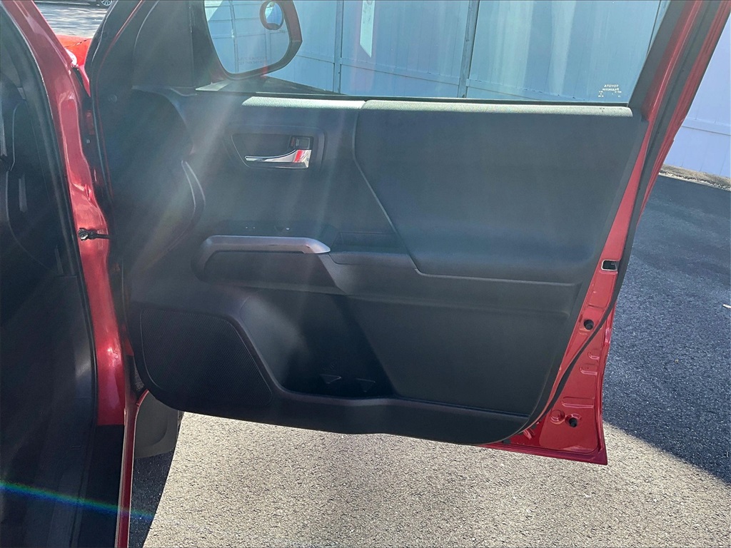 2019 Toyota Tacoma TRD Sport photo 12
