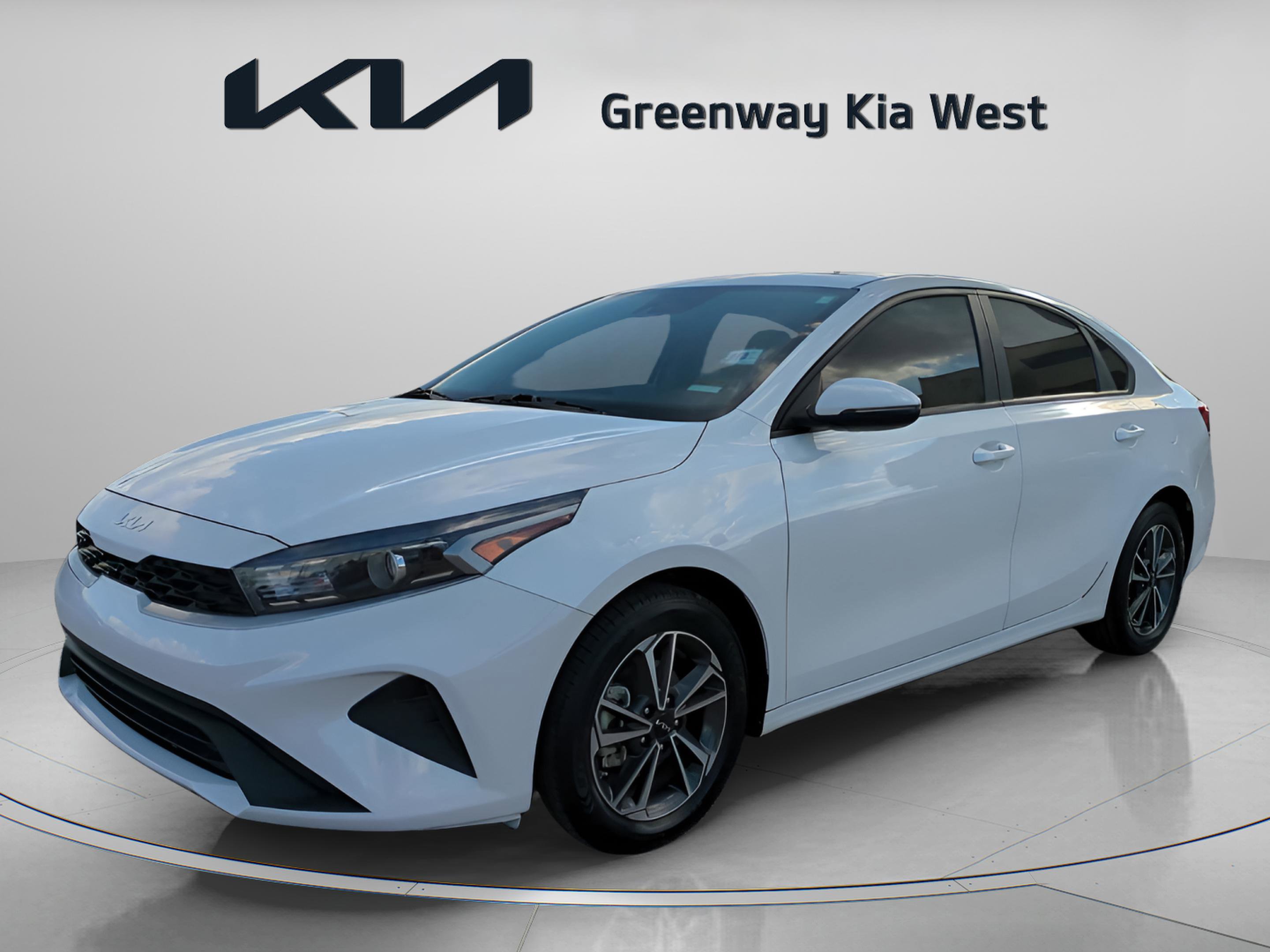 2024 Kia Forte LXS photo 2