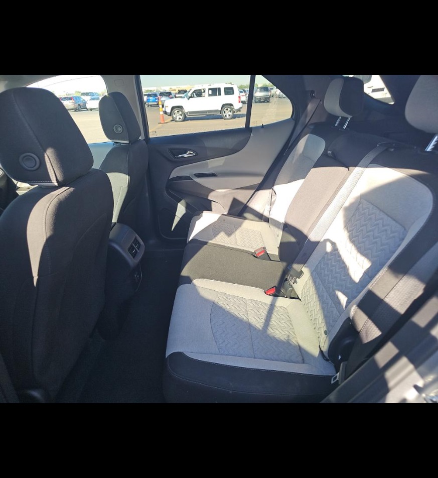 2024 Chevrolet Equinox LT photo 2
