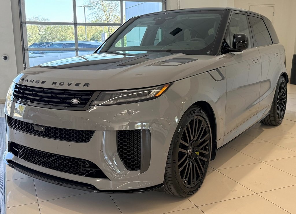 2025 Land Rover Range Rover Sport photo 3