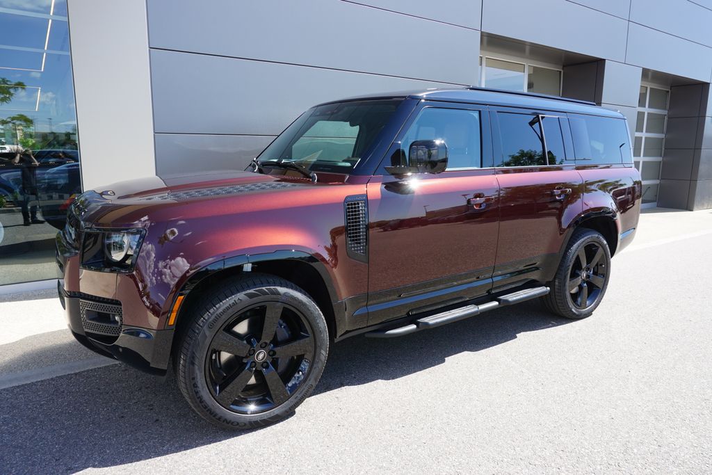 2025 Land Rover Defender 130 X-Dynamic SE photo 3