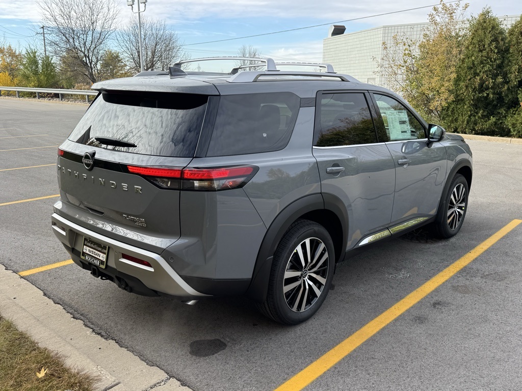 2025 Nissan Pathfinder Platinum photo 2