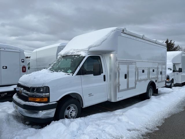 2025 Chevrolet Express Cutaway Base's photo