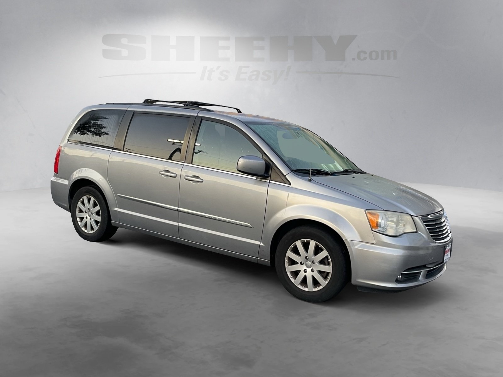 2013 Chrysler Town & Country Touring photo 2