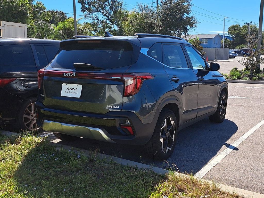 2024 Kia Seltos EX photo 3