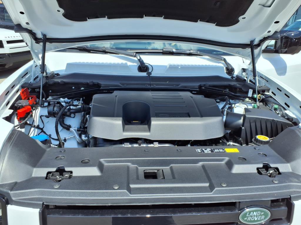 2025 Land Rover Defender 110 X-Dynamic SE photo 9
