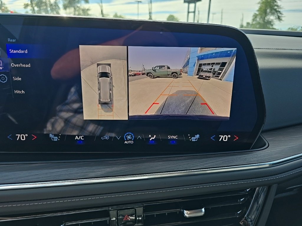 2025 Chevrolet Suburban LT photo 14