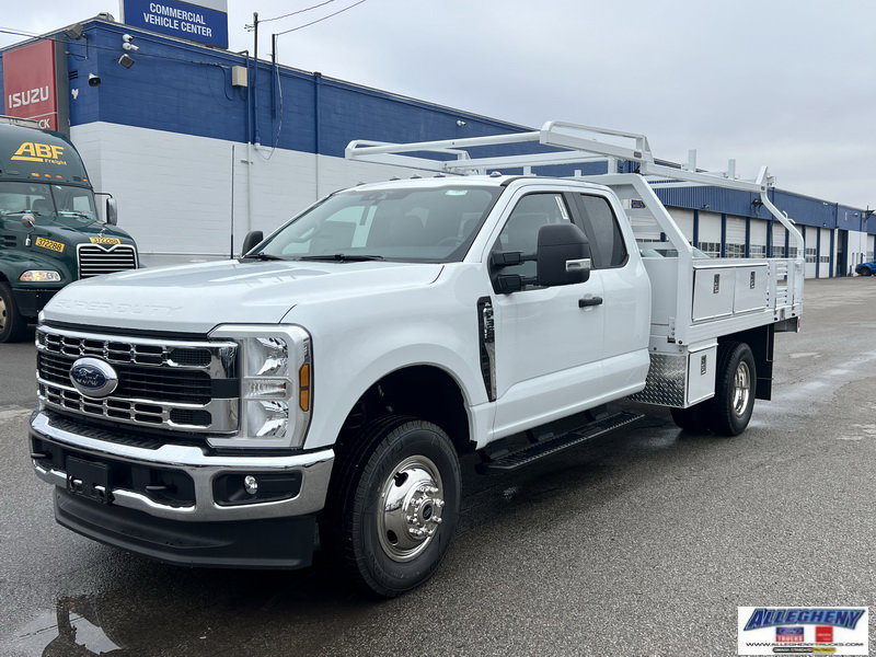 2025 Ford F-350 Super Duty Chassis Cab XL's photo