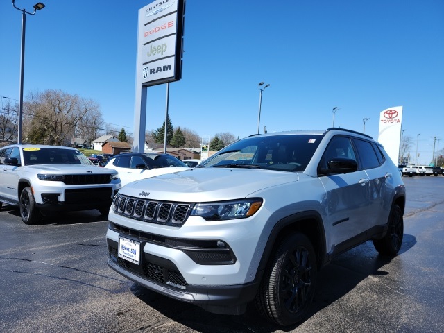 2025 Jeep Compass Latitude photo 3