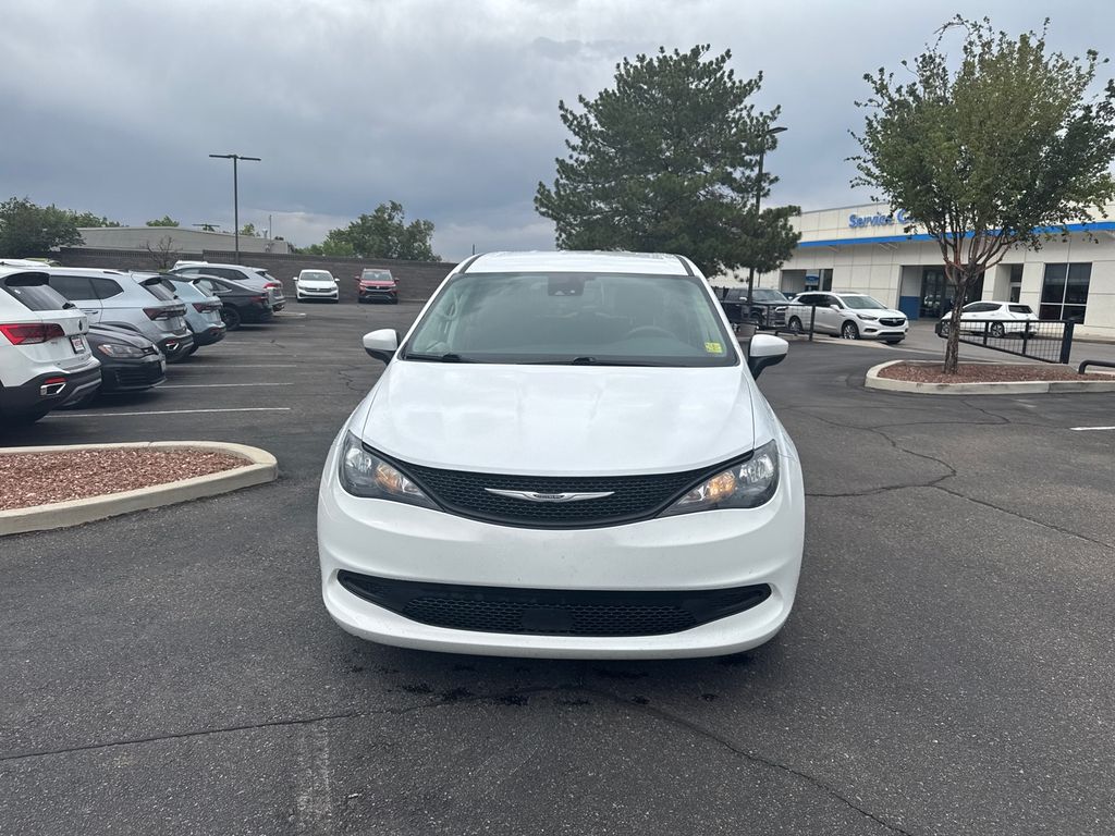 2023 Chrysler Voyager LX photo 14