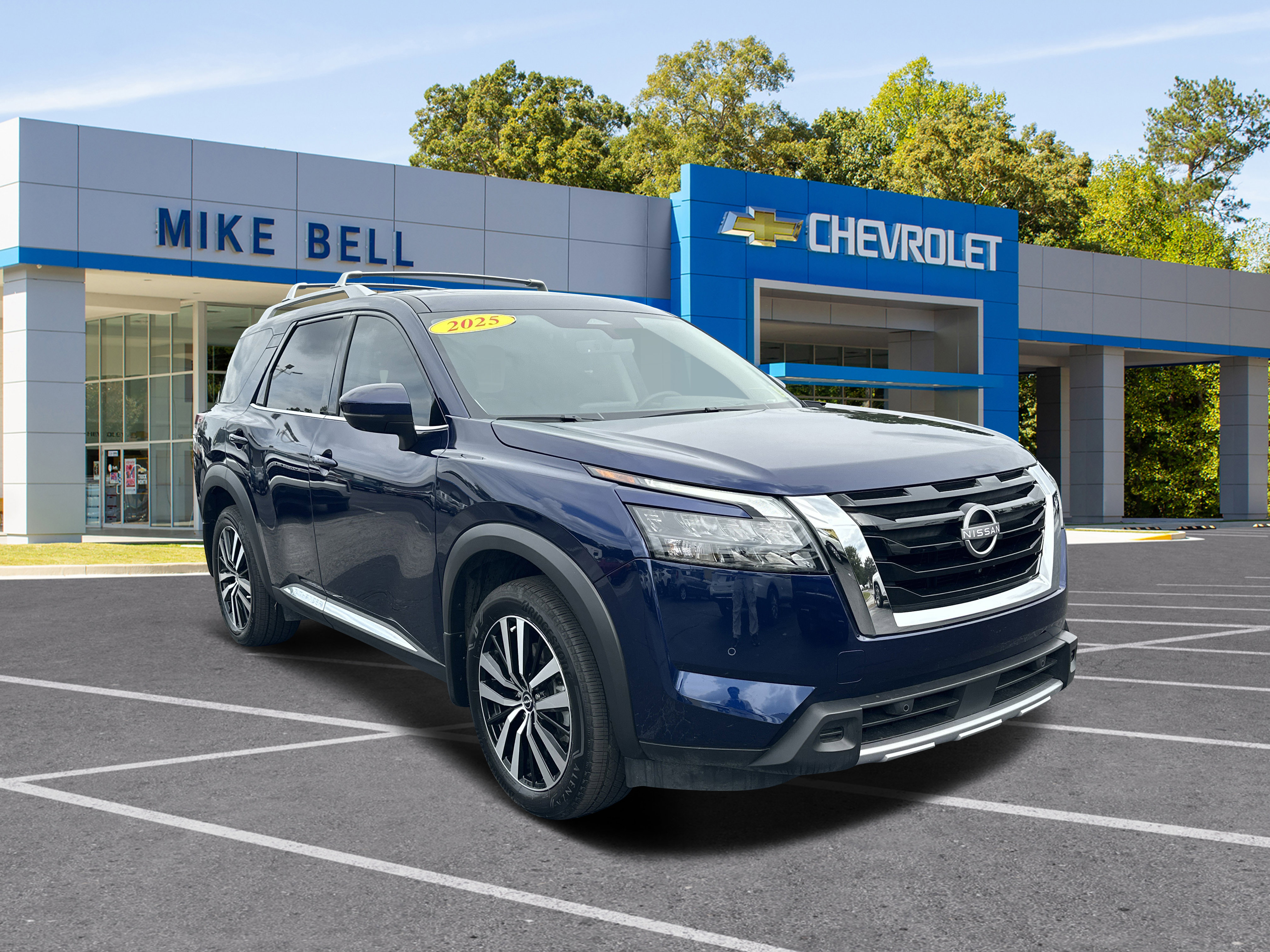 2025 Nissan Pathfinder Platinum's photo