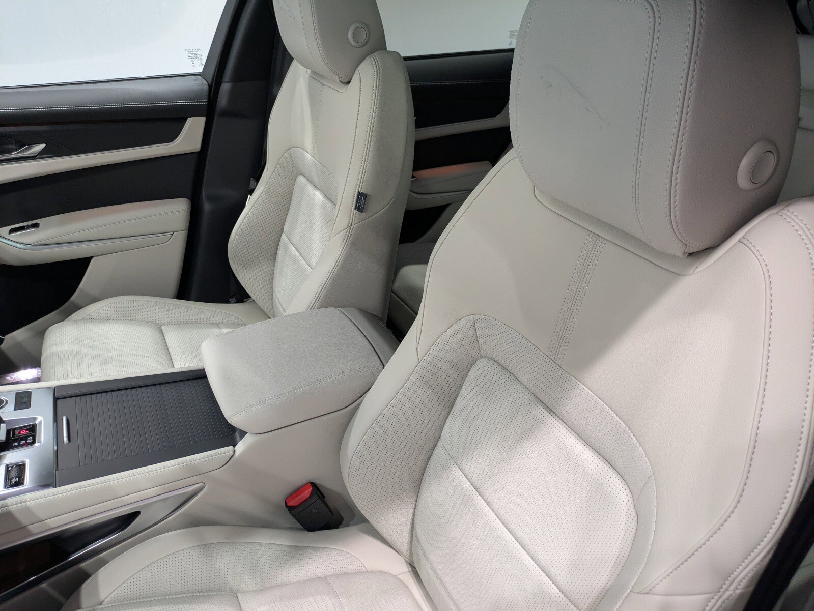 2026 Jaguar F-PACE P250 R-Dynamic S photo 7