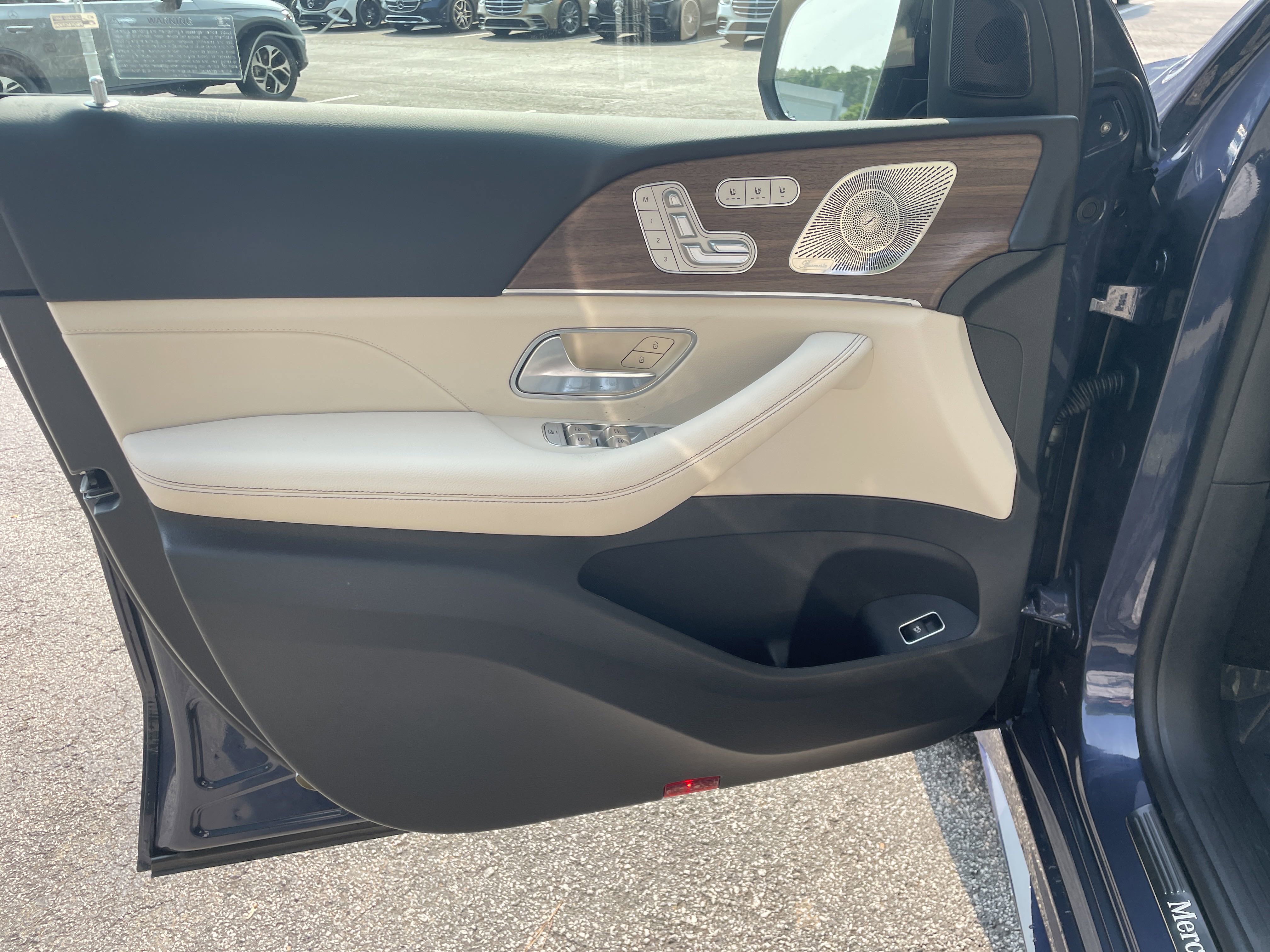 2025 Mercedes Benz GLE 350 4MATIC photo 3