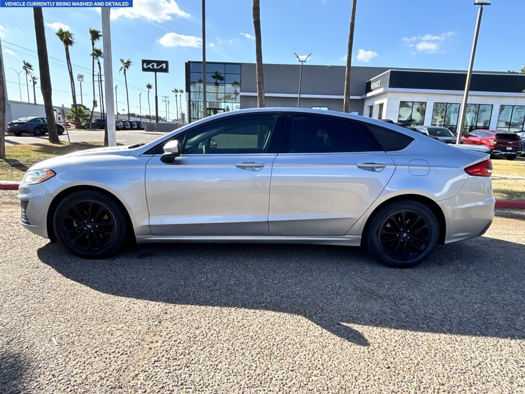 2020 Ford Fusion SE photo 4