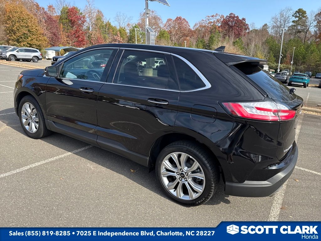 2024 Ford Edge Titanium photo 2