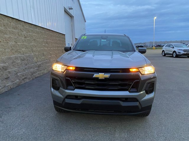 2025 Chevrolet Colorado Work Truck LT photo 3