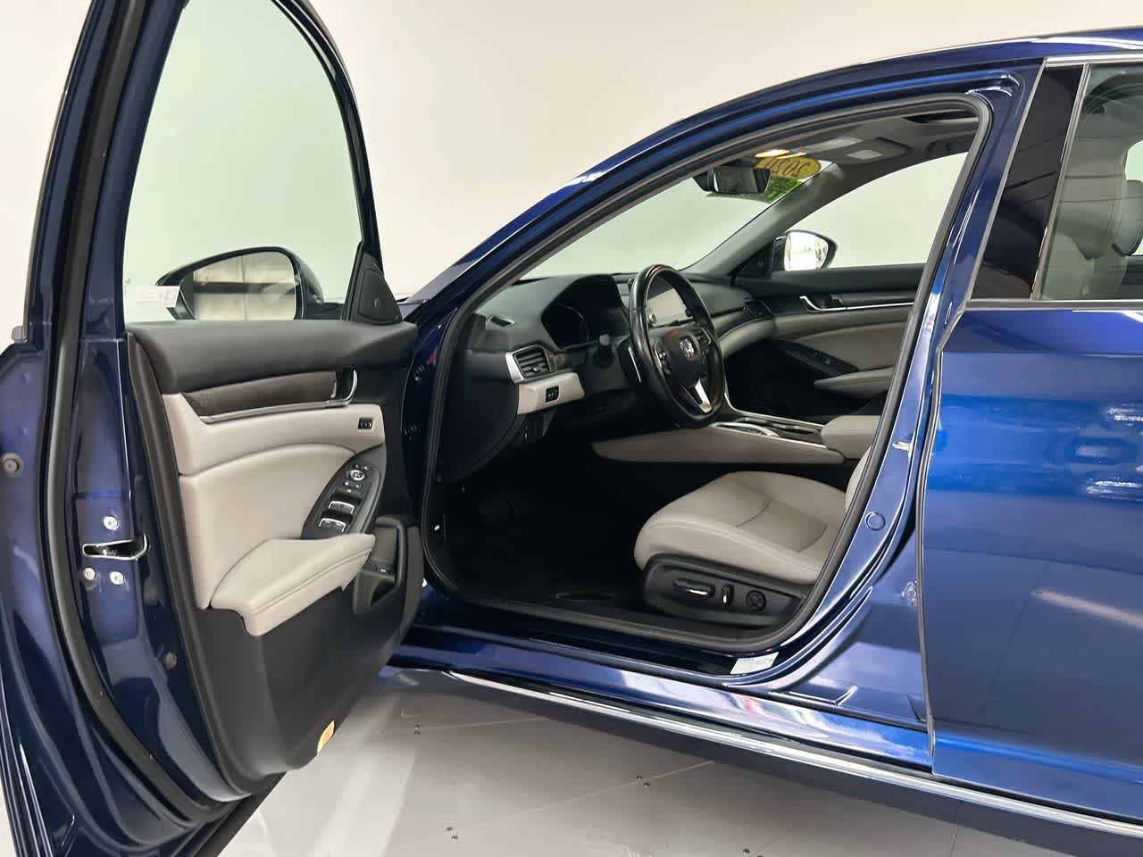 2020 Honda Accord Hybrid EX-L photo 13