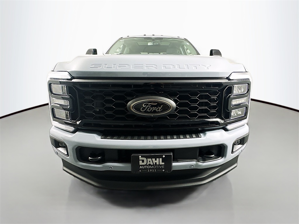 2026 Ford F-250 Lariat photo 2
