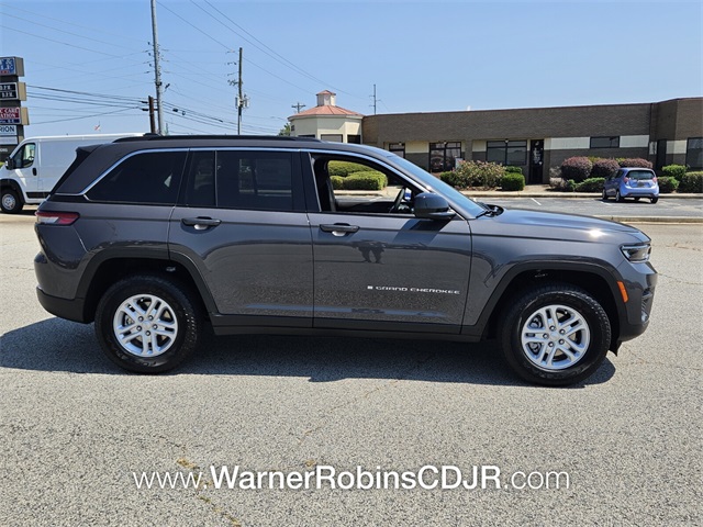 2025 Jeep Grand Cherokee Laredo photo 14