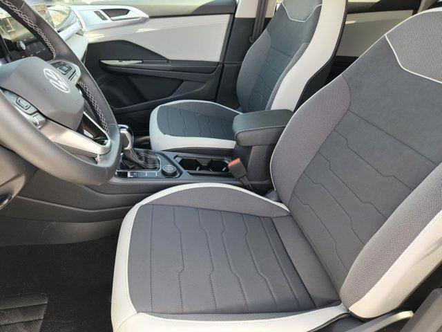 2025 Volkswagen Taos SE photo 11