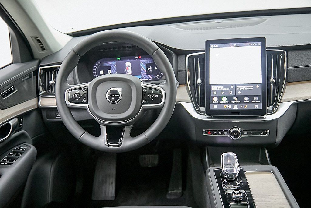 2026 VOLVO XC90 - Image 25