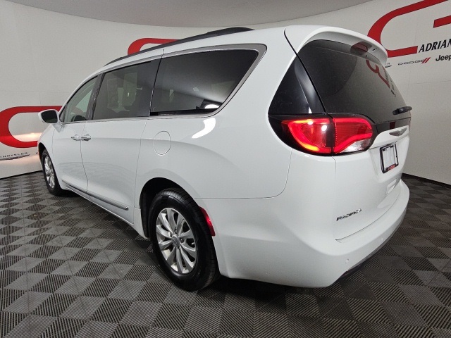 2017 Chrysler Pacifica Touring L photo 5