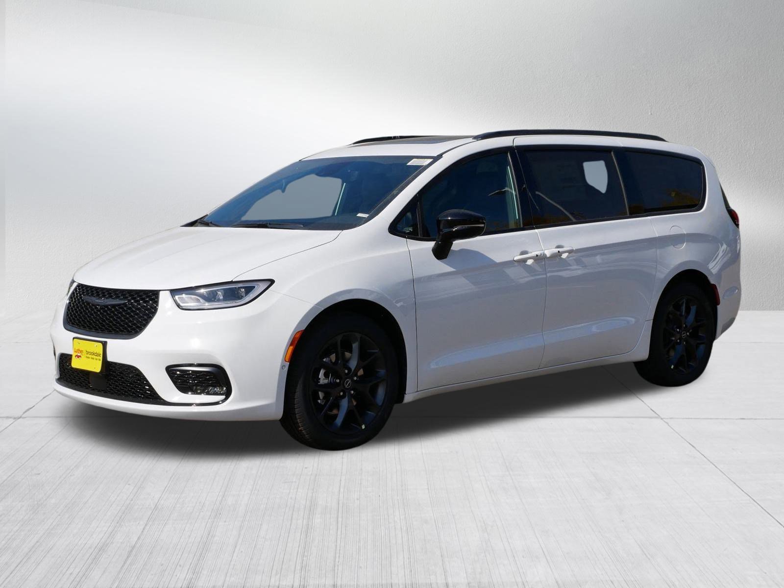 2026 Chrysler Pacifica Limited photo 3