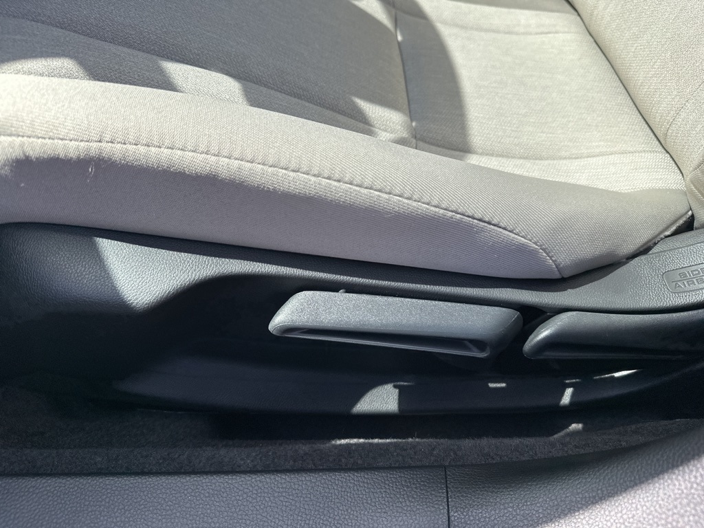 2025 Honda Accord LX photo 22