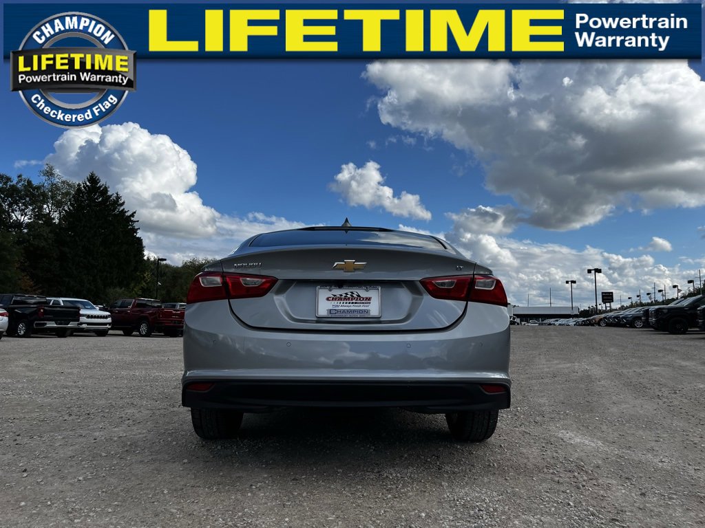 2024 Chevrolet Malibu 1LT photo 2