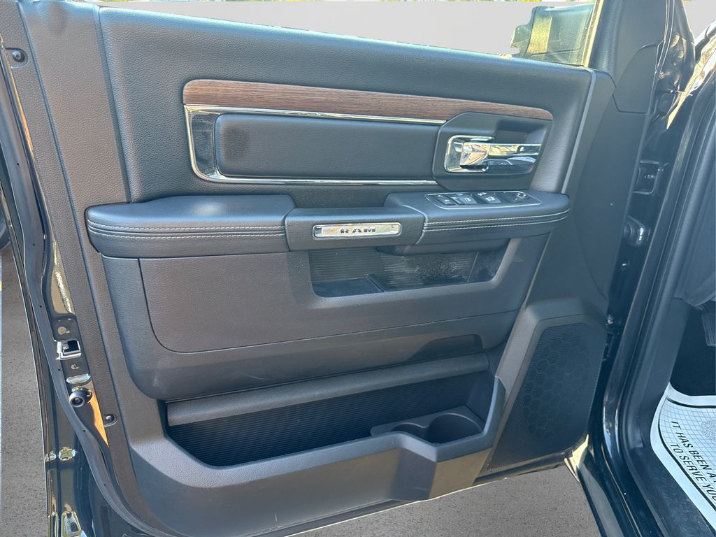 2016 Ram 1500 Laramie photo 18