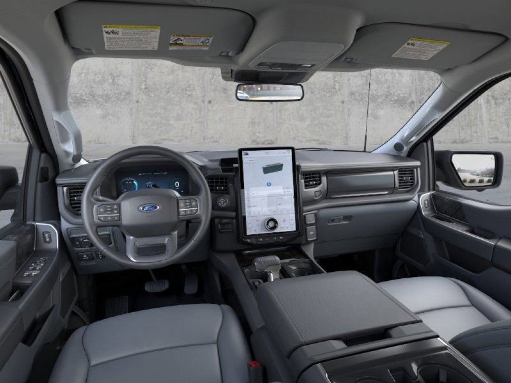 2025 Ford F-150 Lightning photo 4