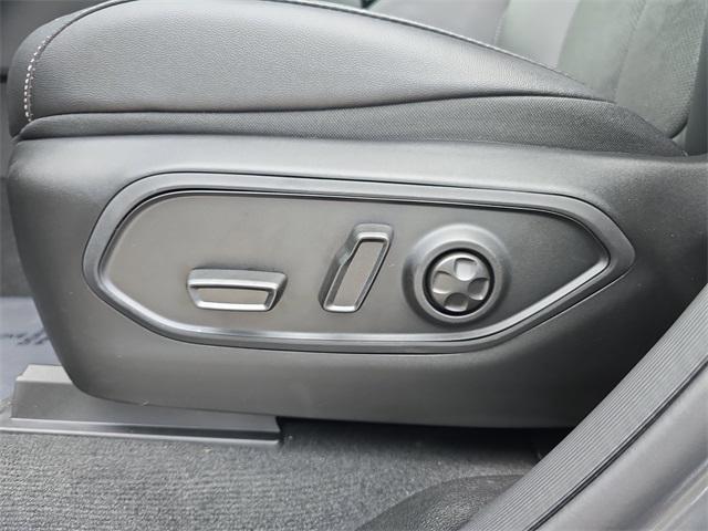 2025 Jeep Grand Cherokee Altitude photo 14