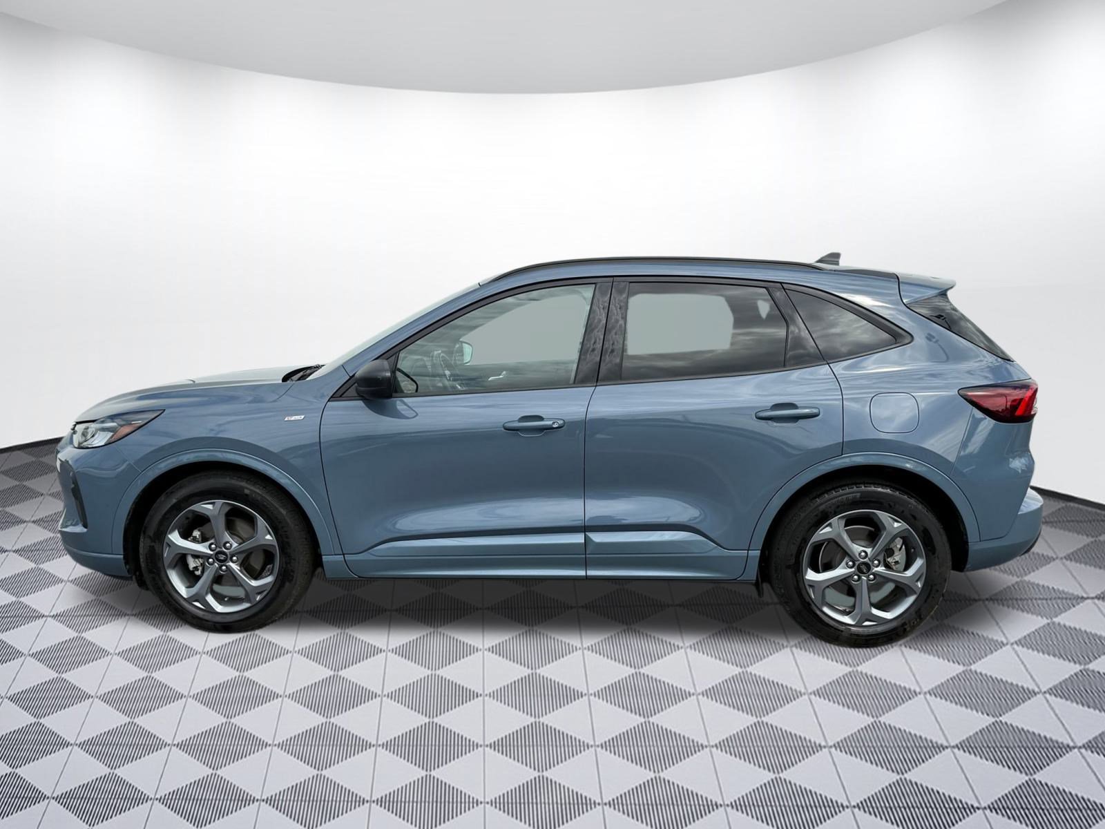 2024 Ford Escape ST-Line photo 2
