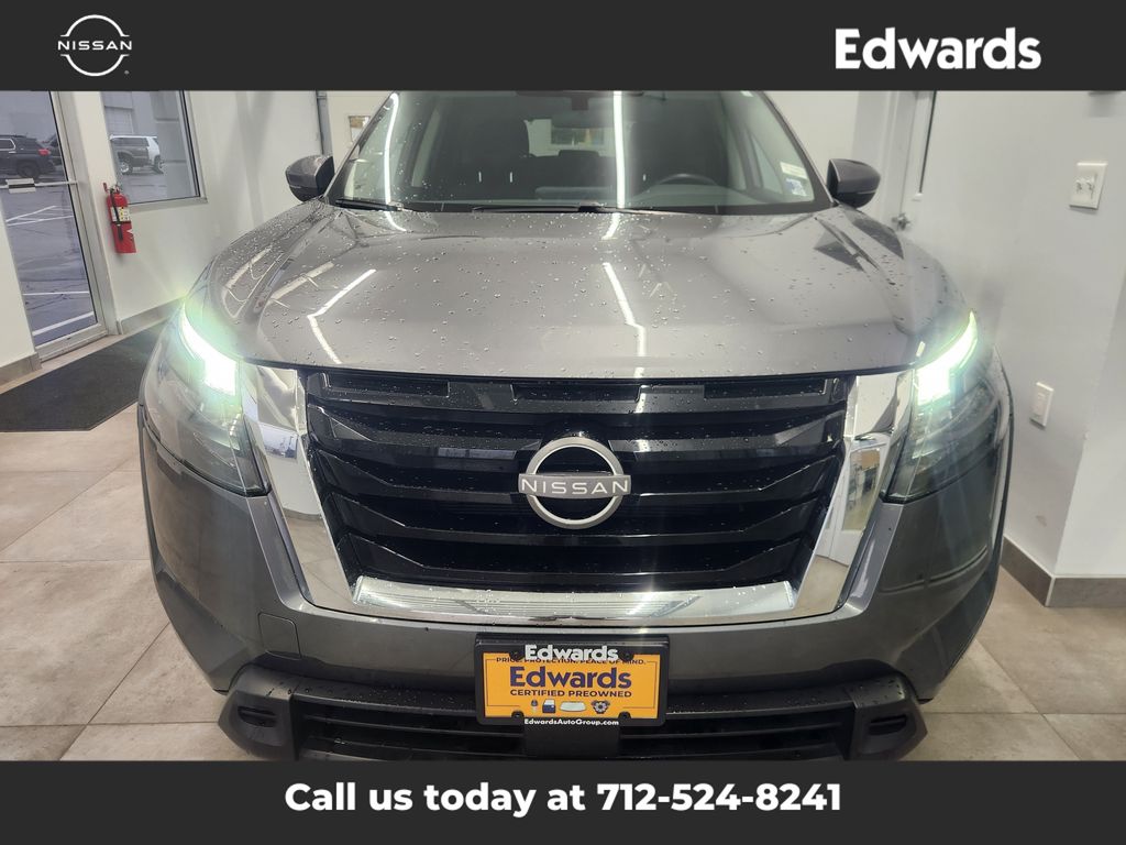 2024 Nissan Pathfinder SV photo 3