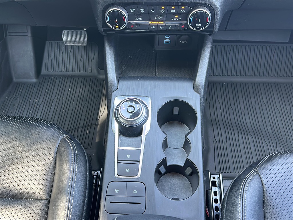 2022 Ford Escape SEL photo 10