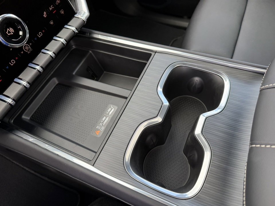 2026 GMC ACADIA - Image 25