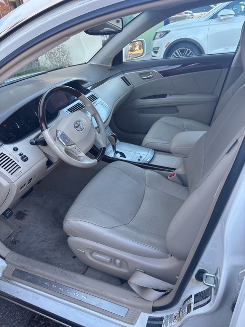 2009 Toyota Avalon Limited photo 2