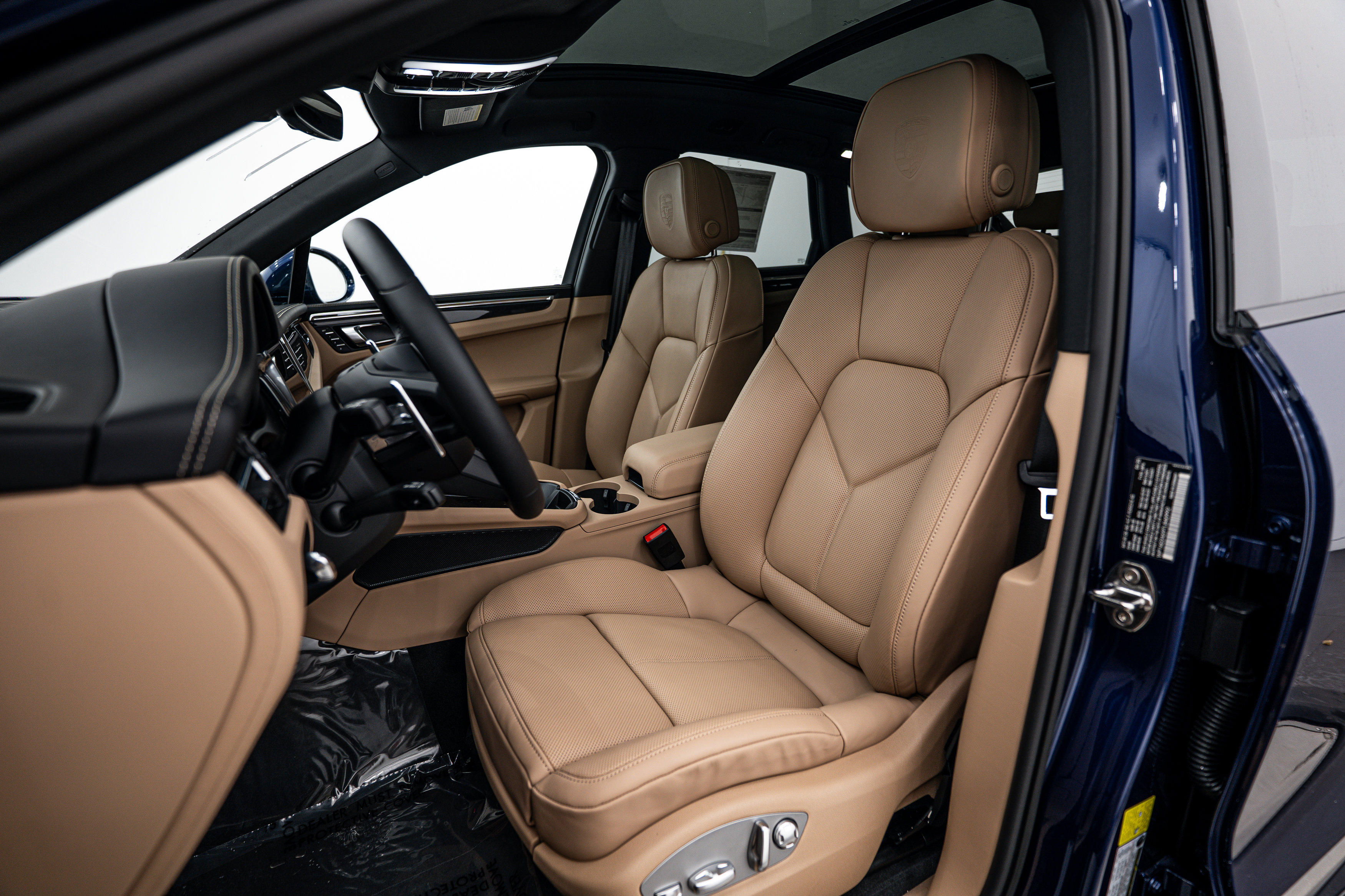 2026 Porsche Macan S photo 2