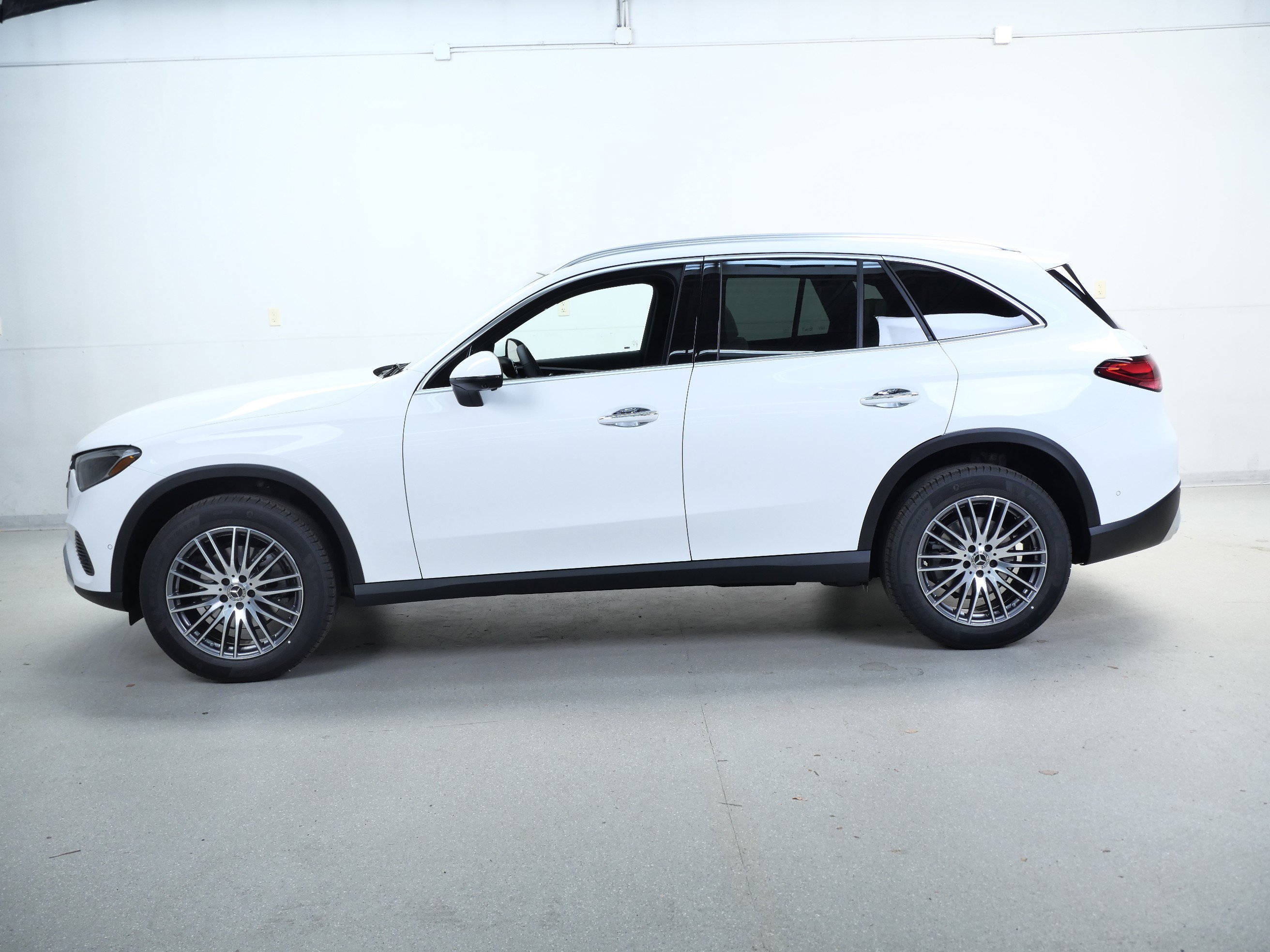 2026 Mercedes Benz GLC 300 4MATIC photo 4