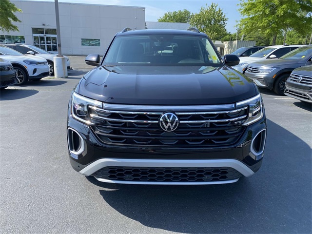 2025 Volkswagen Atlas SE Technology Peak Edition photo 2